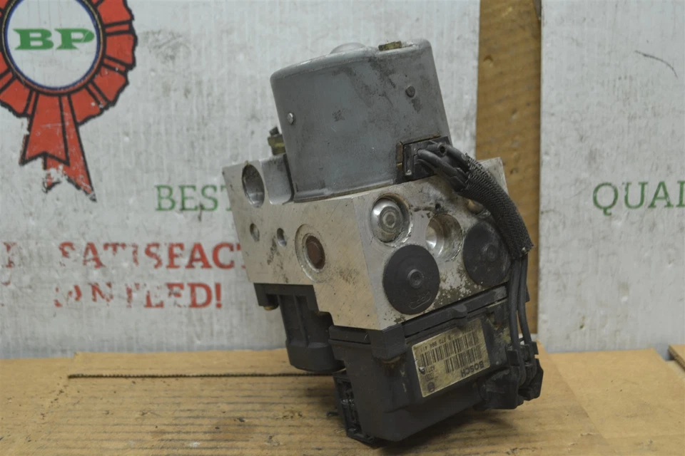 2002-04 Mitsubishi Diamante ABS Brake Pump Control MR906631 Module 40-8C5 - Image 4 of 4