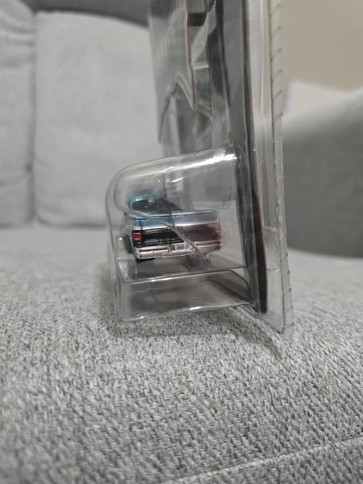 Maisto G Ridez 1:64 Diecast Blue Black 1987 Chevrolet 1500 Pickup Truck - Image 4 of 4