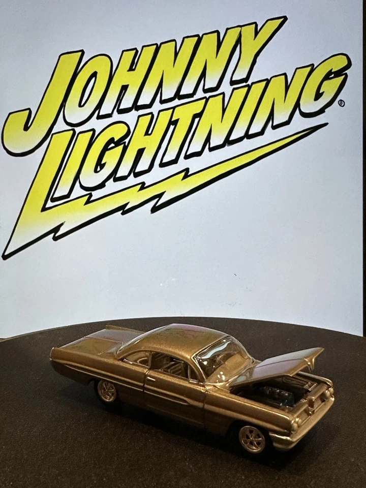 Pontiac Catalina 1961 Johnny Lightning Foto 2 de 4