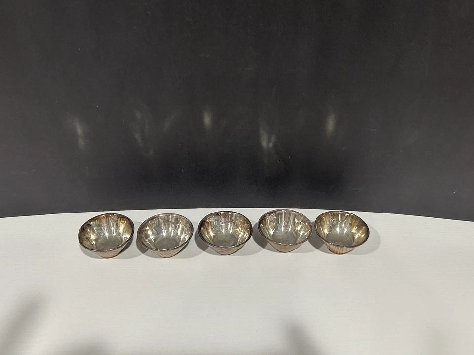 Juego de 5 tazas de té pequeñas antiguas japonesas de madera tallada vino sake interiores plateados Foto 4 de 4