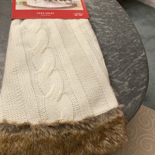 NEW Wonder Shop Cream Cable Knit Tree Skirt, with Faux Fur Trim, 48” Dia. VNTG - Picture 2 of 4