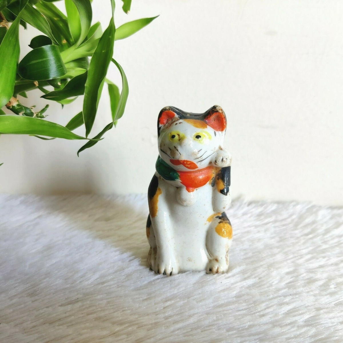 Vintage Porcelain Maneki Neko Waving Good Luck Cat Japan