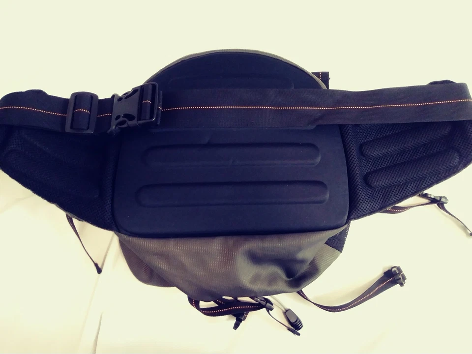 Bolsa de espera ajustable Akademiks Foto 2 de 4