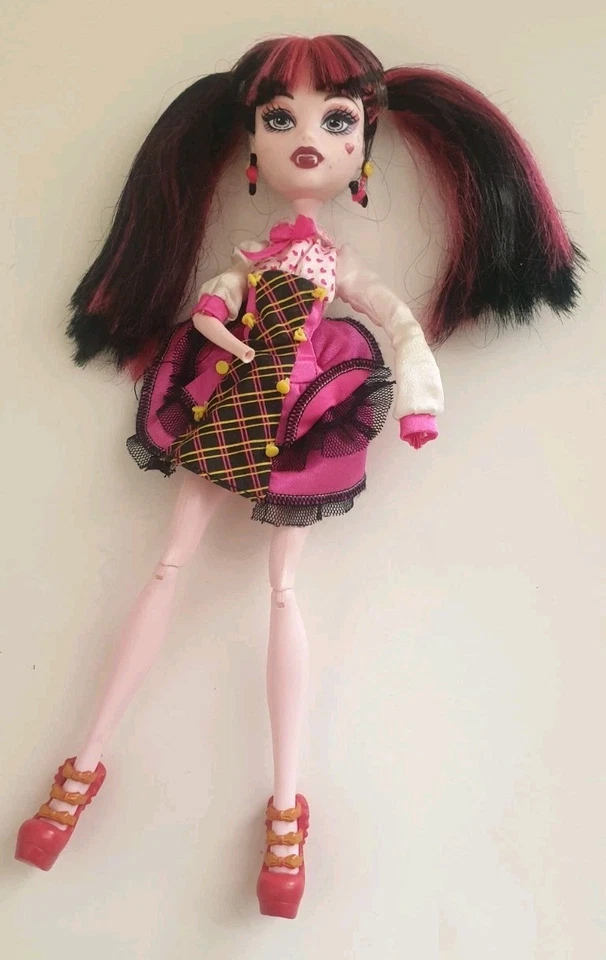 Original Monster High Forbitten Love Draculaura Vintage Doll With Outfit As Is - Image 4 of 4