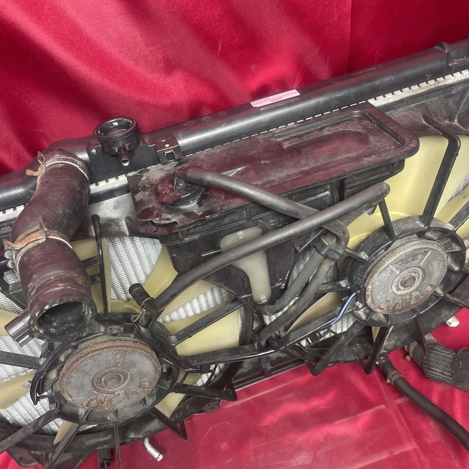 ☑️ 01-05 LEXUS IS300 РАДИАТОР ДВИГАТЕЛЯ С ОХЛАЖДАЮЩИМ ВЕНТИЛЯТОРОМ МОТОР КОЖУХ РЕЗЕРВУАР OEM - Изображение 3 из 4