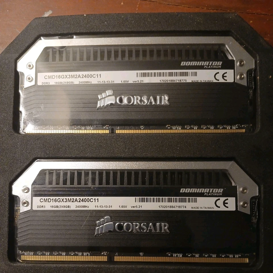 Corsair DOMINATOR PLATINUM 16GB (2x8GB) DDR3 DRAM 2400MHz Desktop Memory - Image 2 of 2