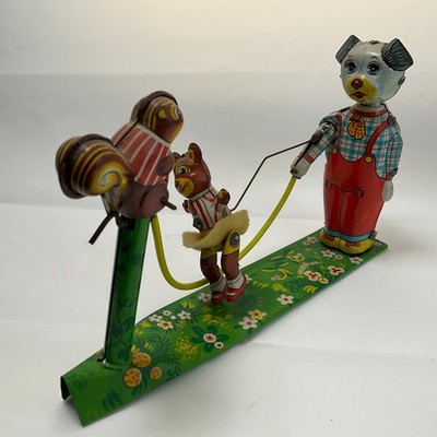 VINTAGE TIN PLATE WINDING LITHO TOY SKIPING ROPE SQUIRREL DOG CAT TPS JAPAN 1950
