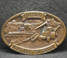 XE27106 VINTAGE 1977  IOWA A PLACE TO GROW  STATE COMMEMORATIVE BELT BUCKLE