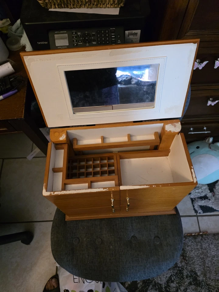 美丽的 Lori Greiner 豪华木制化妆品/化妆盒/珠宝收纳盒。 — 第 2/4 张图片