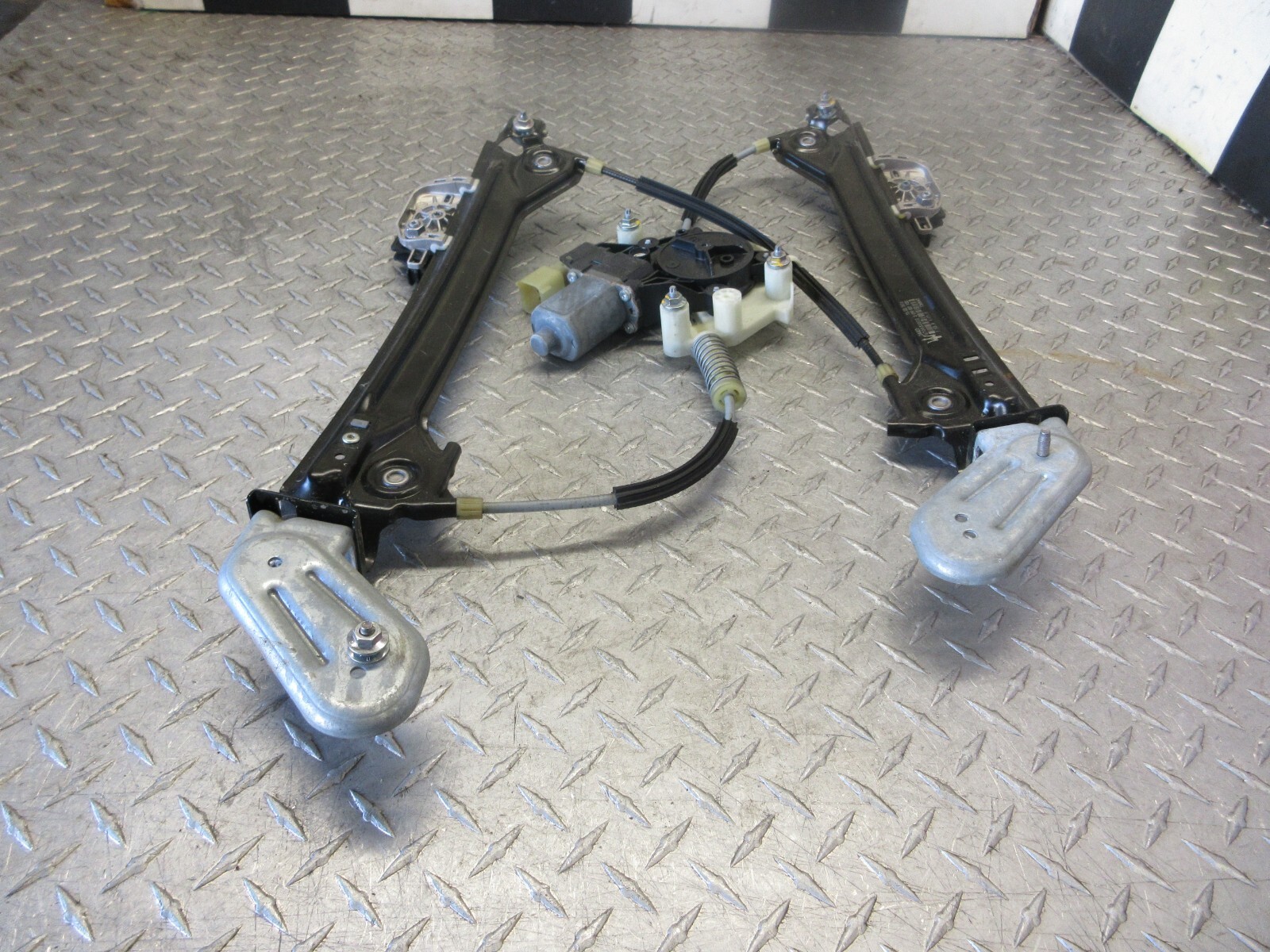 14-17 2017 Maserati Ghibli 670030022 REAR PASSENGER RIGHT DOOR REGULATOR
