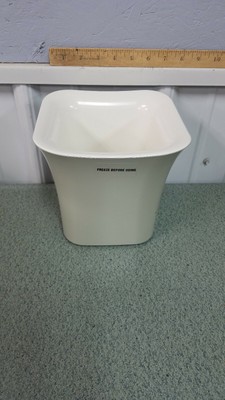 Carlisle CM1401440 Designer Cold master 2Qt. White /Pewter Flared 7 1/2'' Square