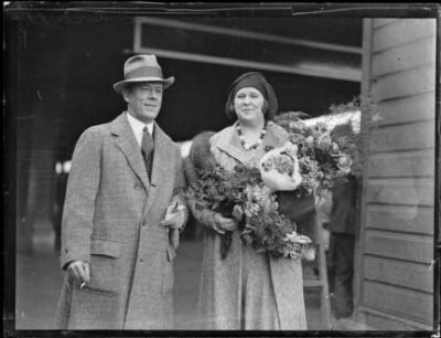 Madame Florence Austral arriving in Sydney and standing beside a m - Old Photo