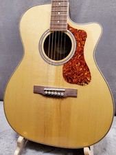 Guitarra Eléctrica Acústica Guild OM-250CE Reserva Natural con Cuerpo Cortado