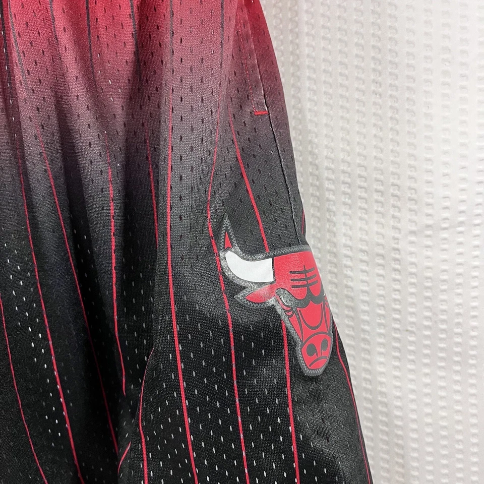 Pantalón Corto Chicago Bulls Mitchell Ness Madera Dura Clásicos Talla Pequeña Fadeaway Swingman Foto 3 de 4