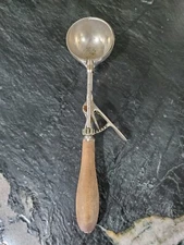 Gilchrist’s No 33 #12 Cone Shaped Vintage Wood handle Ice Cream Scoop movie prop