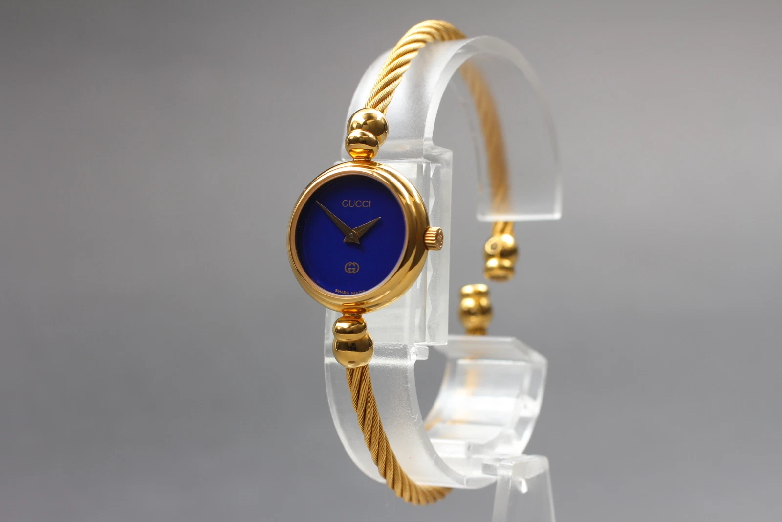Montre pour femme vintage GUCCI 2700 L or 20 mm cadran bleu bracelet quartz comme neuve