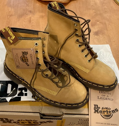NIB DR MARTENS AIR WAIR W/BOUNCING SOLES WOMEN S6 WHEAT WATERBUCK 8 EYELET BOOTS - 第 1/16 張圖片