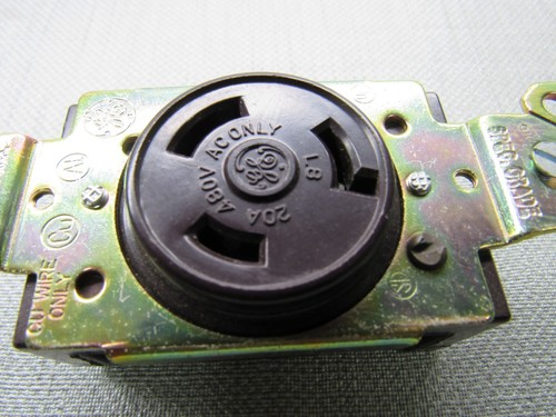 General Electric GL0820 Presa di bloccaggio 20A-480V L8 2P 3W  - Foto 2 di 5