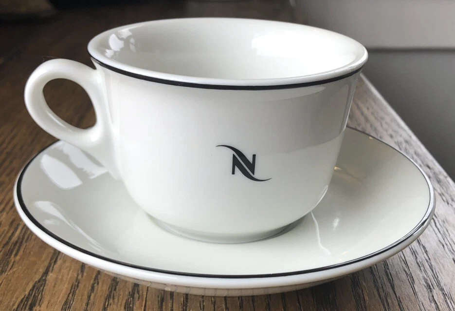 Taza y platillo de café espresso de porcelana con logotipo Nespresso hecho en Alemania Foto 3 de 4