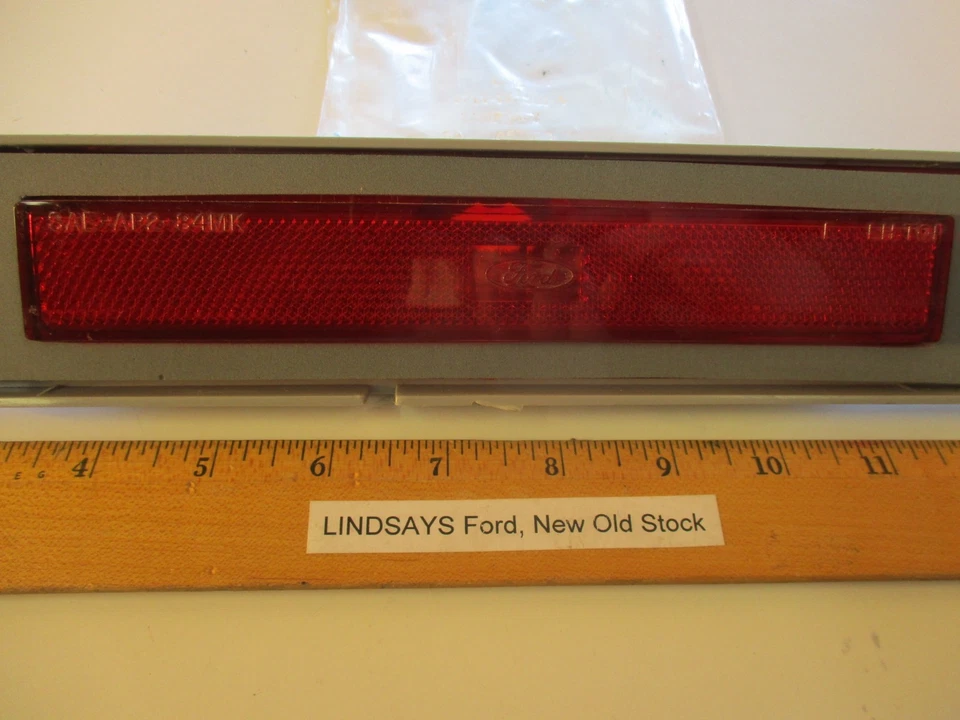 FORD 1987/1992 LINCOLN MARK VII (7) LÁMPARA ASY (Cuerpo lateral trasero) L.H. ROJO MUY RARO Foto 2 de 4