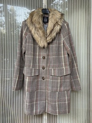 Beautiful new coat with faux fur, s. 38