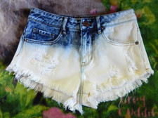 Bullhead Denim Co. Women s Blue Ombre Distressed Cutoffs Shorts Size 5 Juniors
