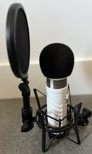 Rode Podcaster USB Microphone White Shock Mount with Detachable Pop Filter