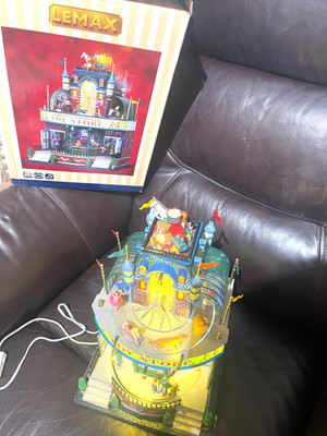 LEMAX  CHRISTMAS WONDERLAND TOY STORE  W/ BOX  05070  HAS MOTION & SOUNDS INTACT