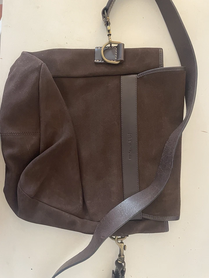 Cartera pequeña John Varvatos de gamuza y cuero Foto 2 de 4