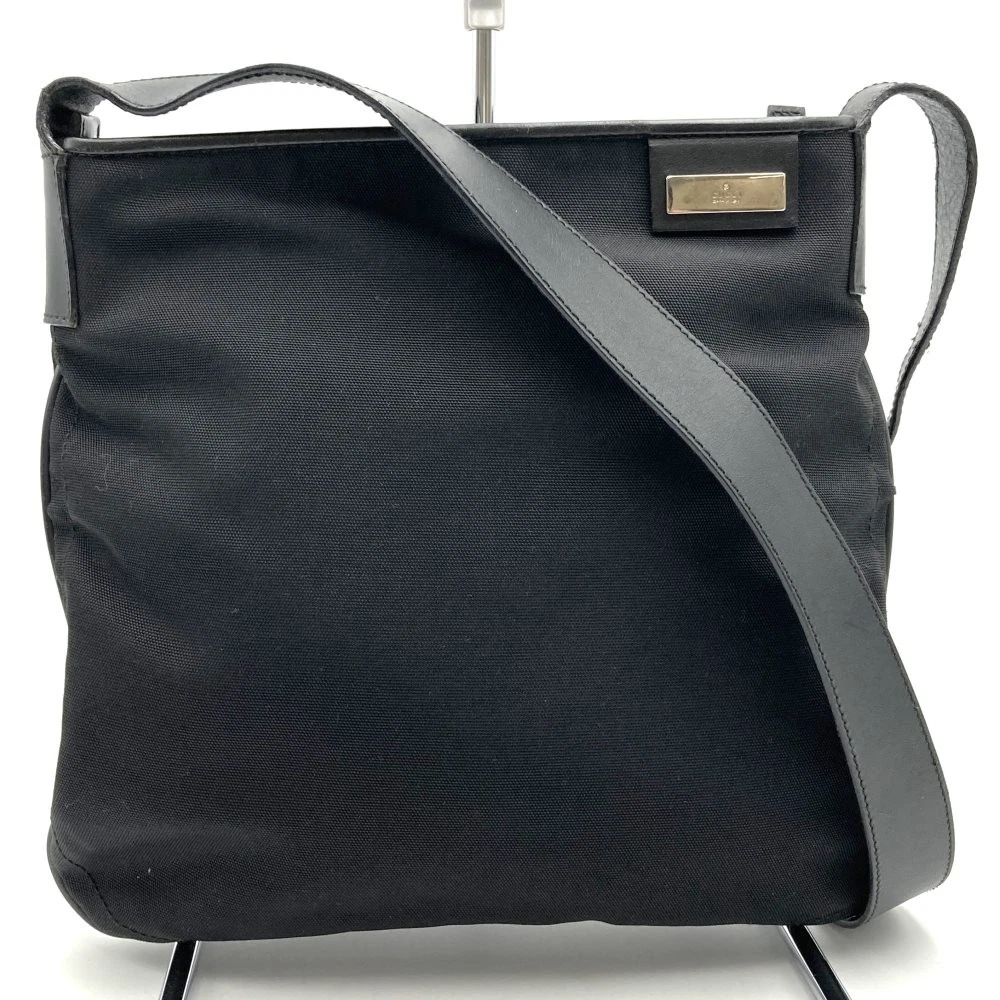 Gucci Sac à bandoulière noir en toile nylon pour femme 10,2 x 9,1 pouces d’occasion
