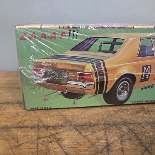 VINTAGE JOHAN AMC GREEN HORNET FUNNY CAR MODEL / KIT C-2070:200 SEALED - Picture 13 of 17