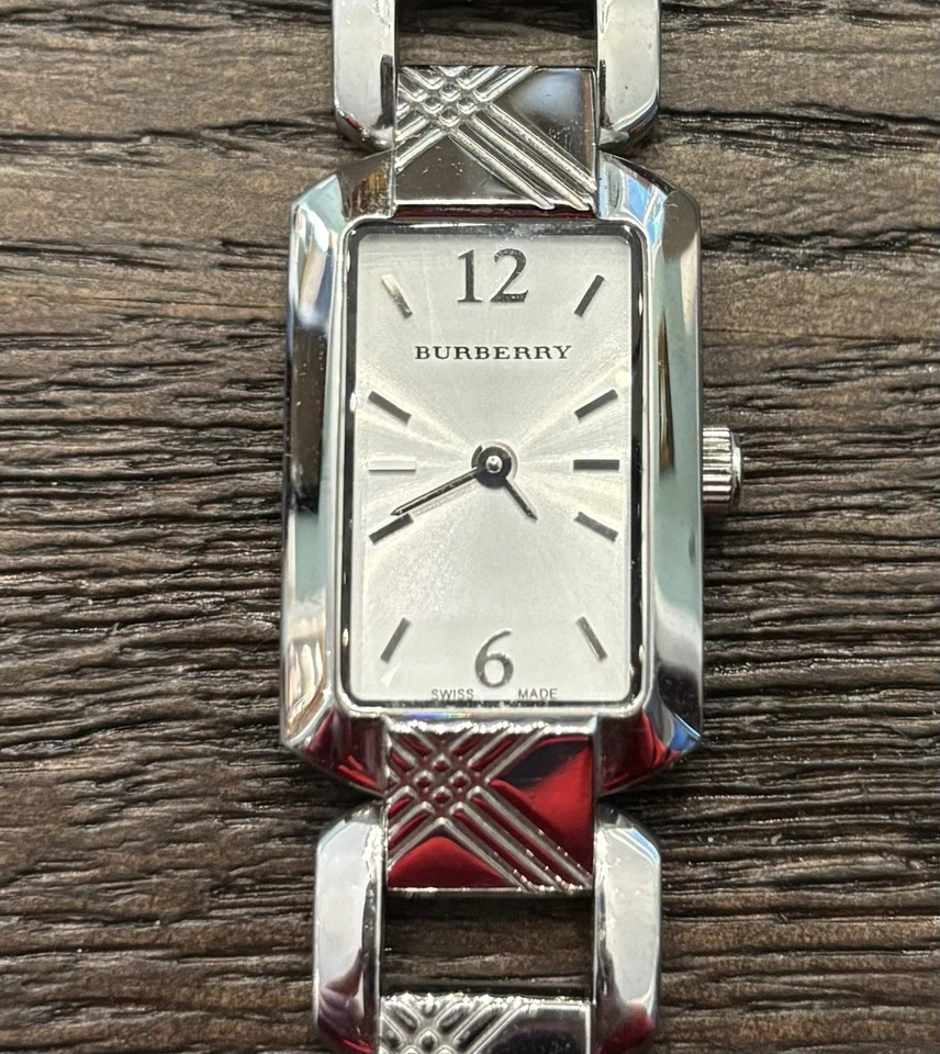 Relógio feminino Burberry BU4211 com caixa e papéis - Imagem 2 de 4