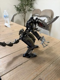 LEGO set 8811 Toa Lhikan & Kikanalo BIONICLE No Box Or Instructions 100%