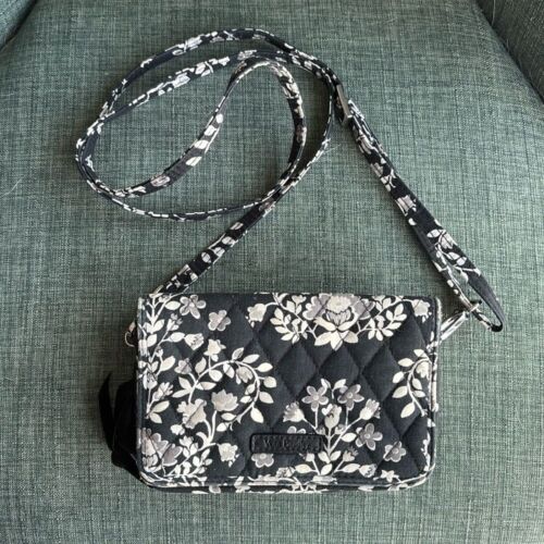 Vera Bradley RFID All-in-One Damen Umhängetasche Geldbörse schwarz Blumenmuster gebraucht, in einwandfreiem Zustand