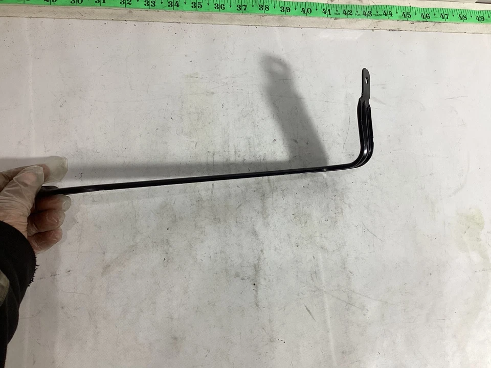 BMW 328i F30 2012-2016 bandeja de batería barra enrollable soporte de correa OEM. Foto 2 de 4