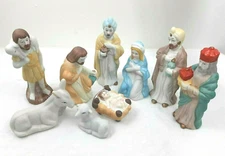 Vtg 9 Pc Porcelain Complete Nativity Set Jesus, Mary, Joseph, etc.