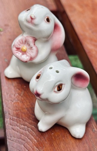 Vintage 1983 Avon Kitschy Bunny Rabbits Salt & Pepper Shakers Pink Bunnies - Picture 5 of 16