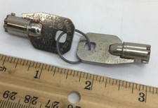 Paire de clés de distributeur automatique ACE Chicago Lock assorties soda coke coca-cola ? KW413