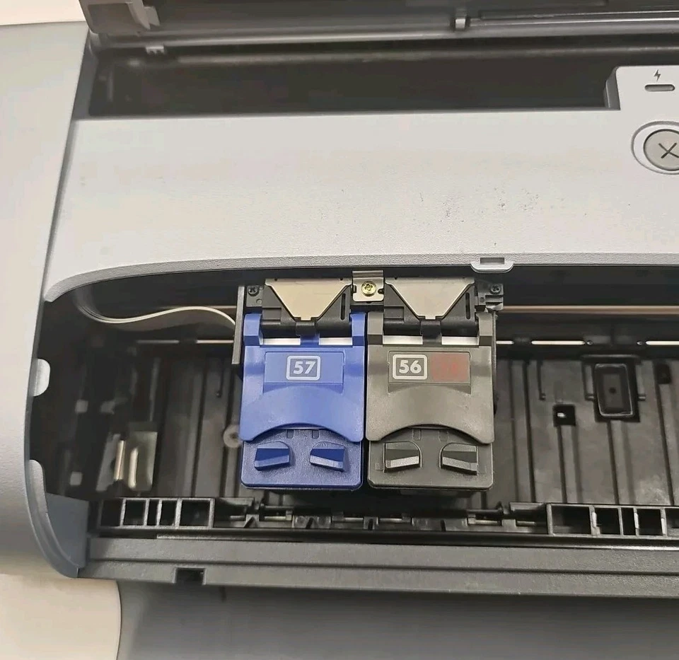 HP DeskJet 450 Mobile Color Inkjet Printer With New Ink. - Image 2 of 4