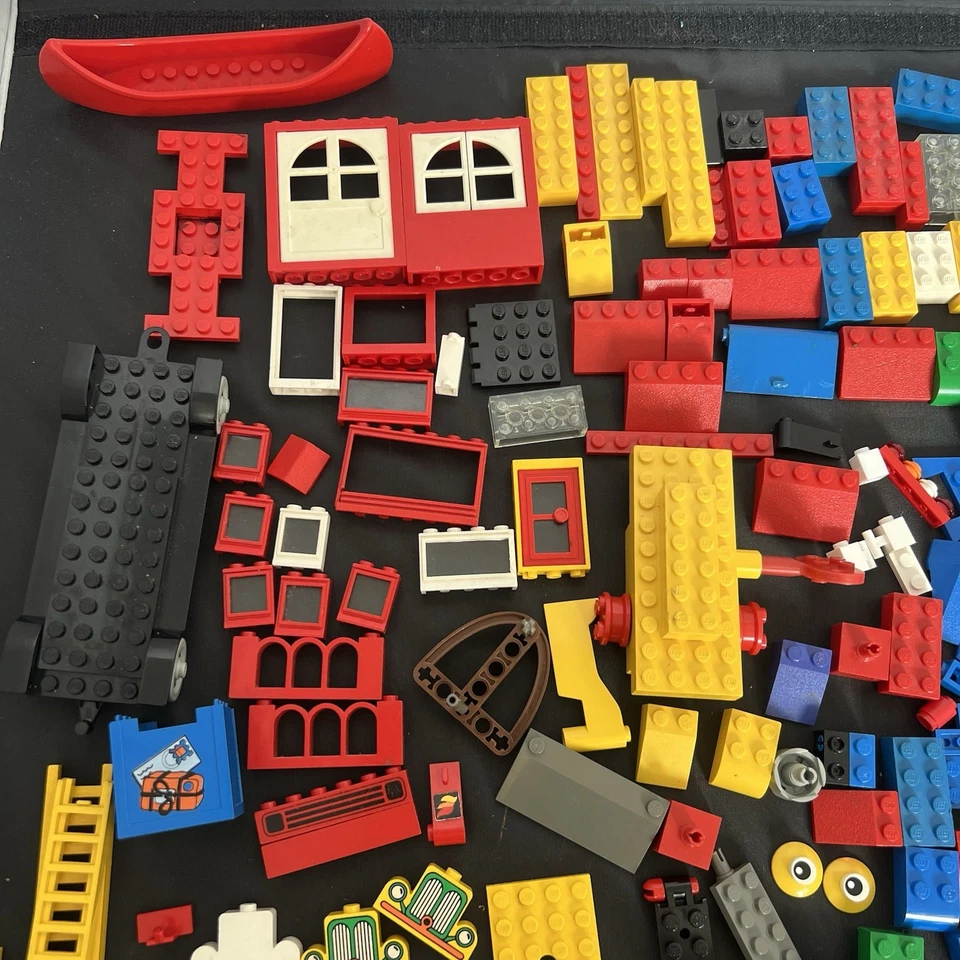 Vintage 1980’s LEGO Mixed Lot Of Parts Wheels Windows Bricks People - Image 3 of 4