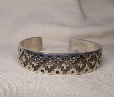STERLING SILVER JAMES ROGERS SILVERSMITHS NATIVE CROSSES CUFF BRACELET 6.5''