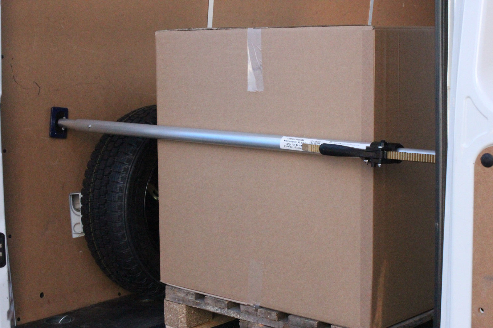 4x Alu Klemmbalken mit Gummifüßen Klemmbalken für Transporter 2,35 - 2,72 m