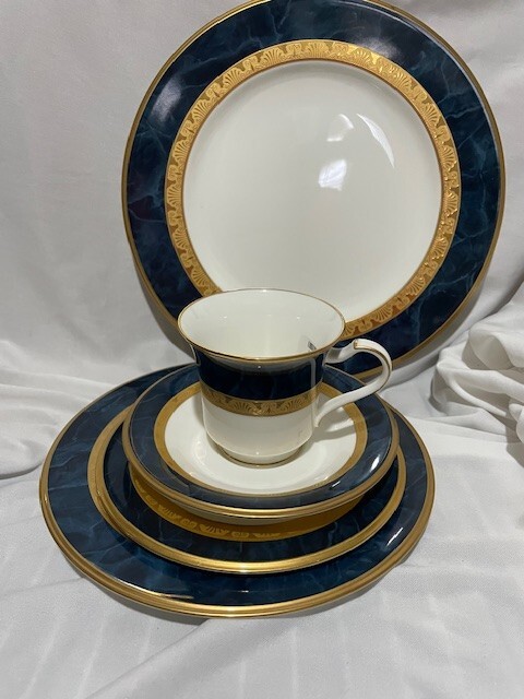 Noritake Bone China Mendelson #4723 5 Piece Setting Blue & Gold