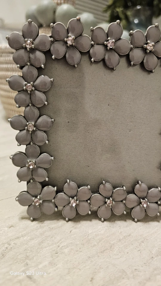 Marco de fotos Sonoma vintage nuevo en caja 5×5 gris con cuentas flores con diamantes de imitación Foto 3 de 4