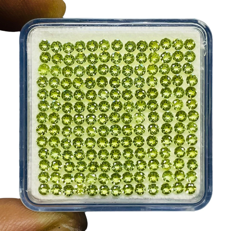 VVS 200 Pcs Natural Peridot 2.3mm Round Cut AAA Top Quality Loose Gemstones Lot - Image 3 of 4