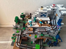 LEGO Minecraft: The Mountain Cave (21137) 100% Complete  W/  Manual no box