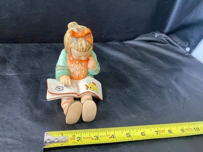 Hummel Goebel Bookworm Girl Large 5 3/4