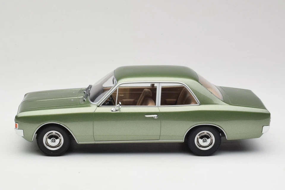 107047000 Opel Rekord C Saloon Green Metallic Minichamps 1/18 - Image 3 of 4