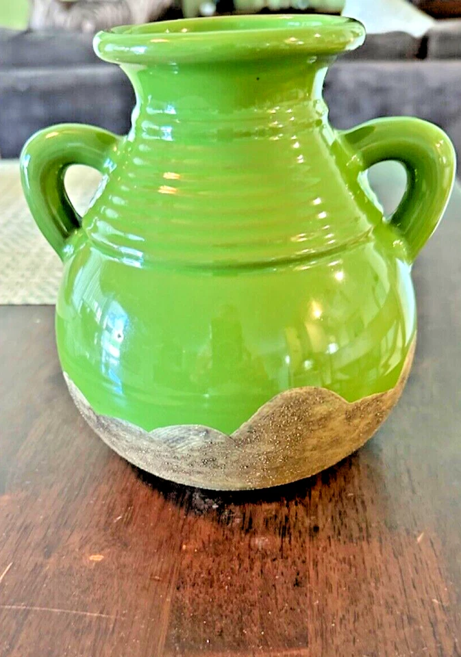 Southern Living At Home Vase Green Olive Size 6.5 Tall Very Good Condition - Image 2 of 4