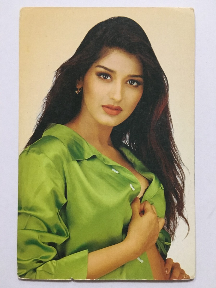 India SONALI BENDRE Bollywood Film Movie Postcard (12596)